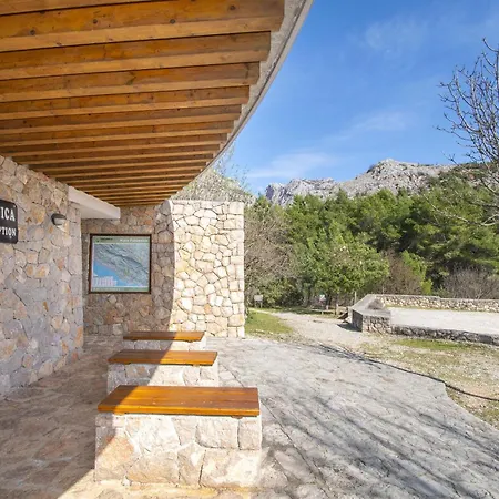 Near Paklenica アパート